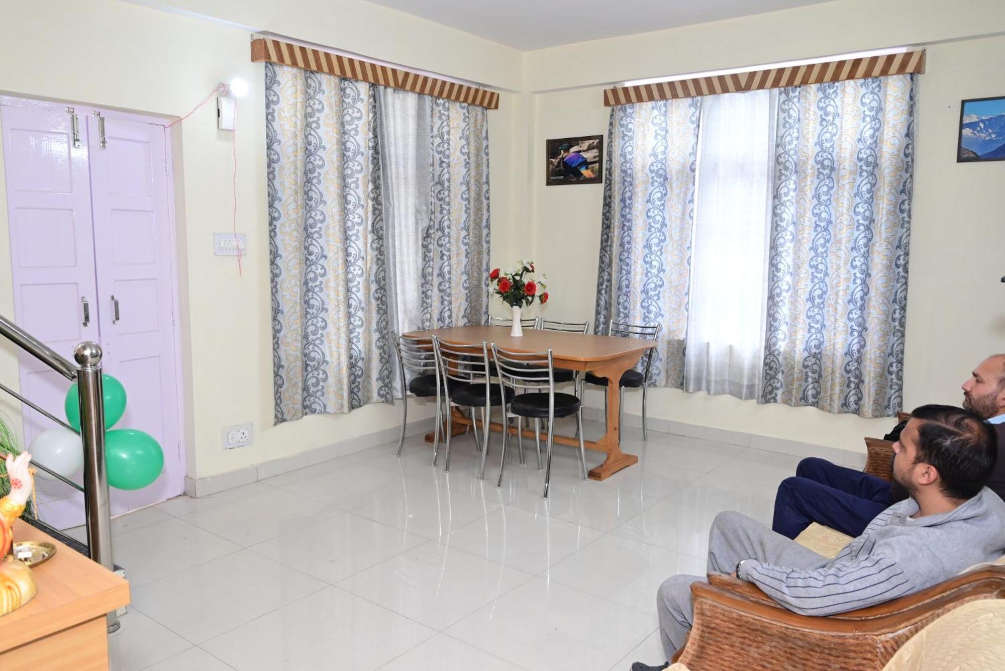 Krishna B&B Near Mall Road Шимла Экстерьер фото